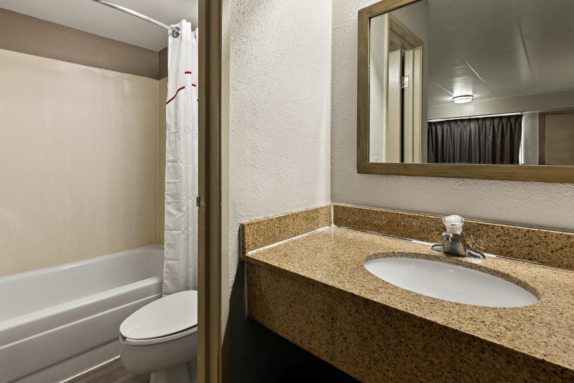 Red Roof Inn Cleveland - Independence Bagian luar foto