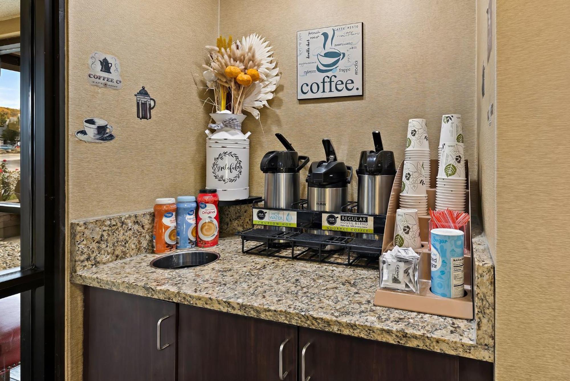 Red Roof Inn Cleveland - Independence Bagian luar foto