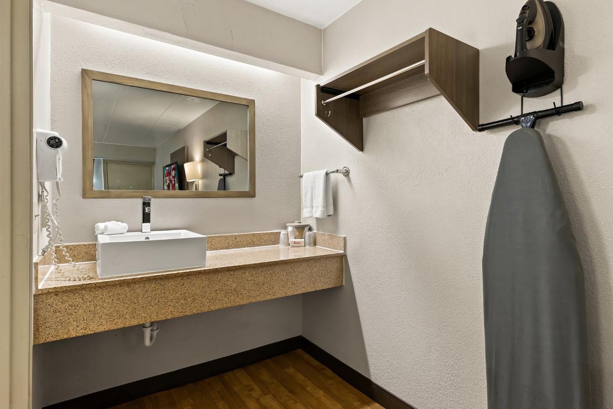 Red Roof Inn Cleveland - Independence Bagian luar foto