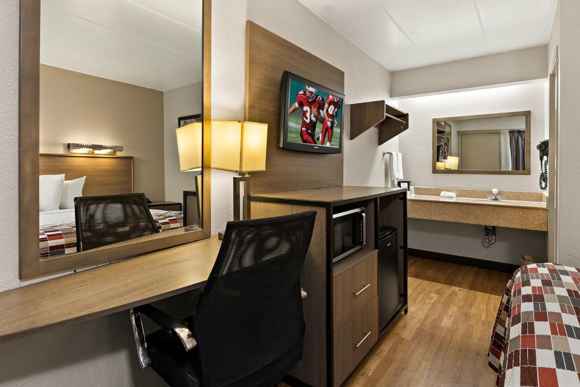 Red Roof Inn Cleveland - Independence Bagian luar foto