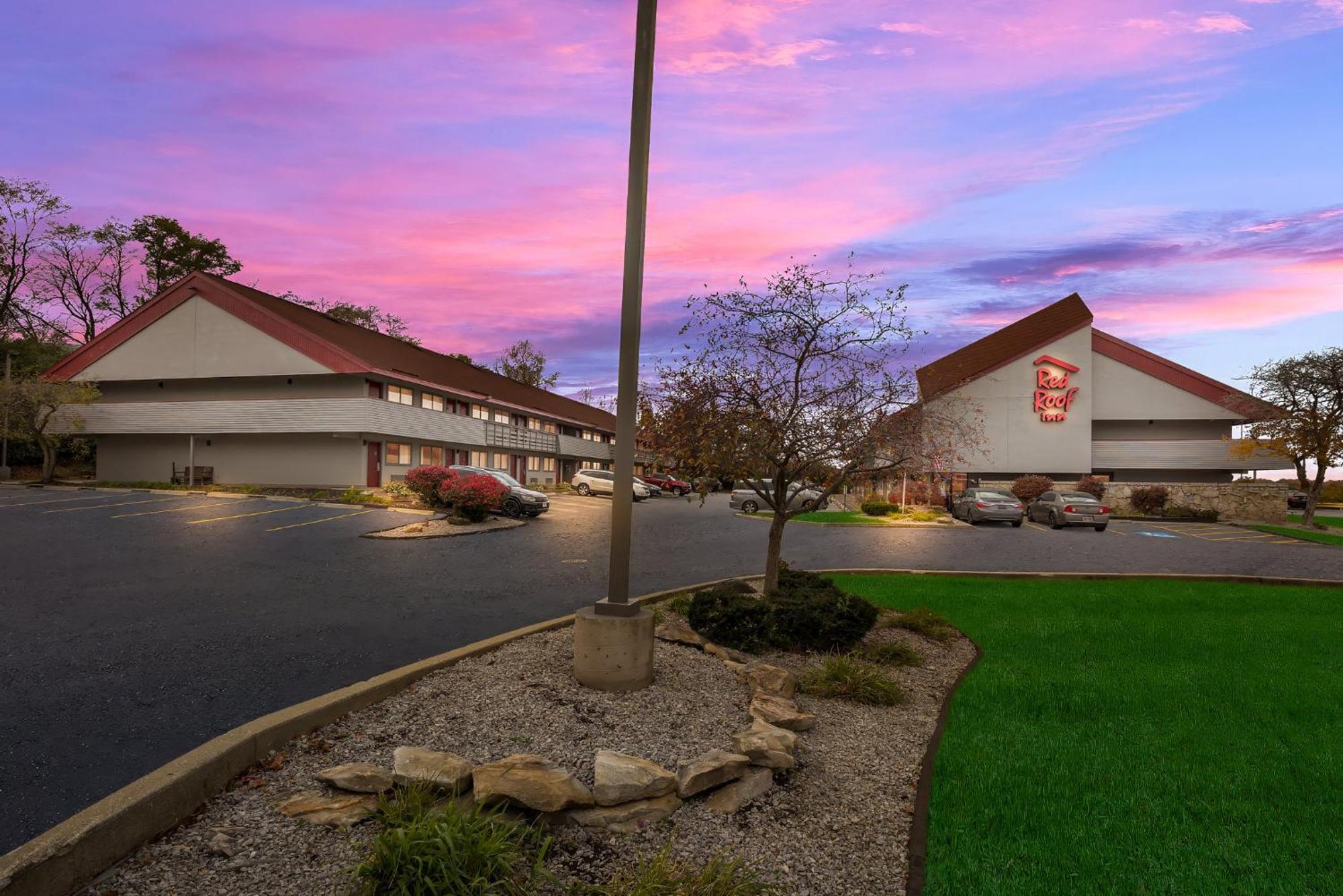 Red Roof Inn Cleveland - Independence Bagian luar foto