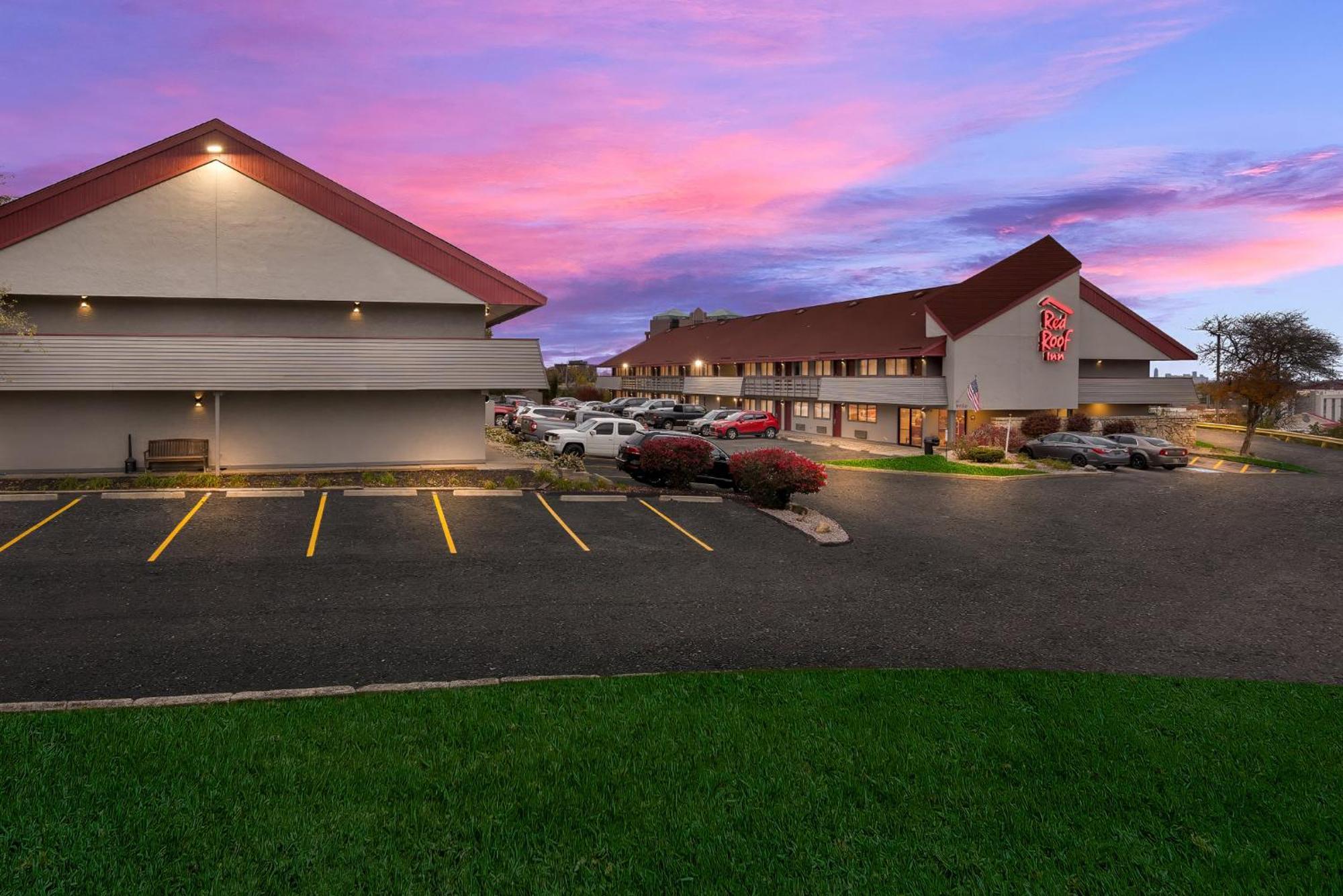 Red Roof Inn Cleveland - Independence Bagian luar foto