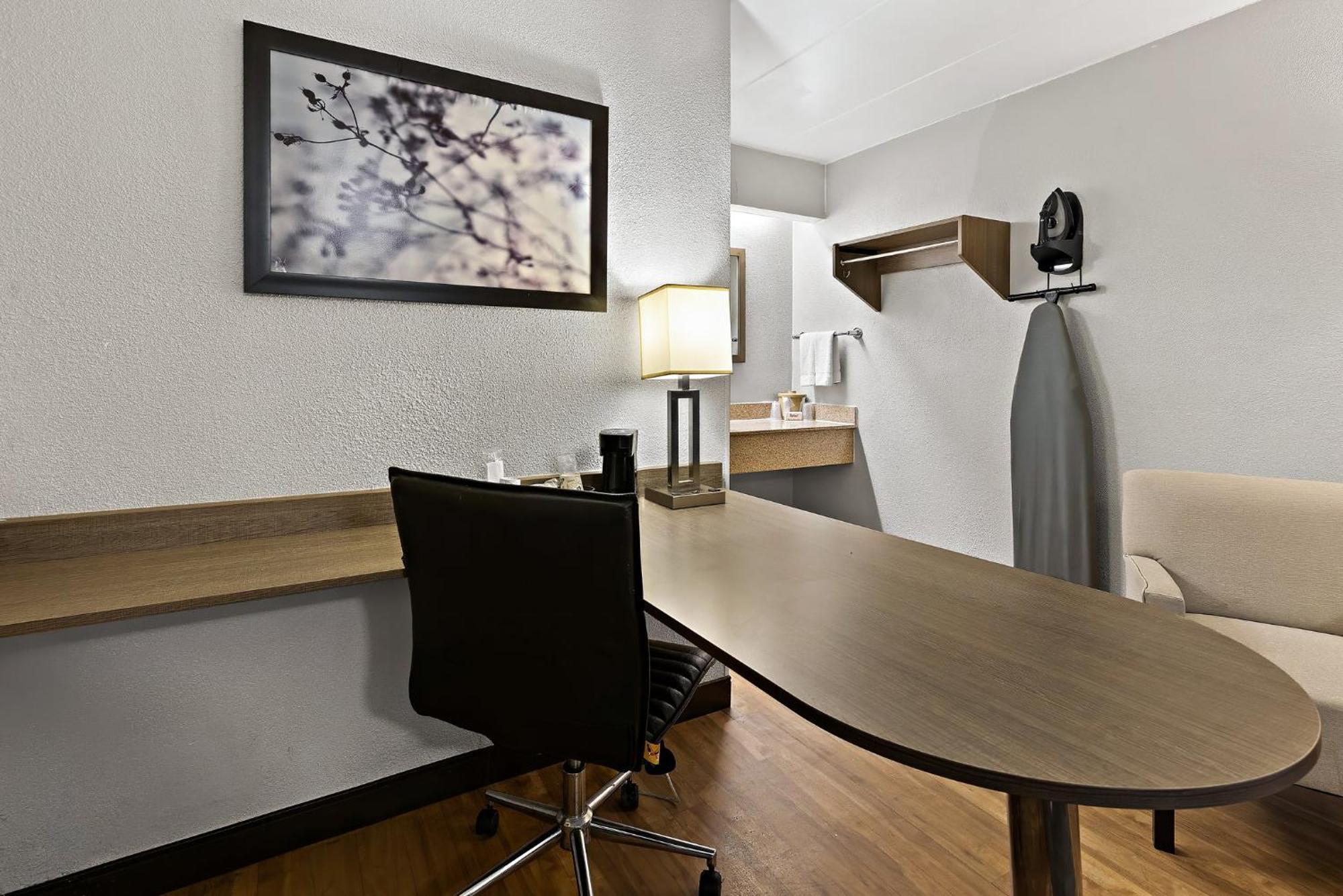 Red Roof Inn Cleveland - Independence Bagian luar foto