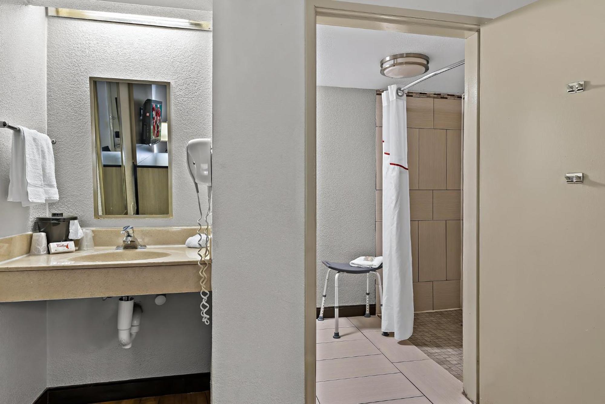 Red Roof Inn Cleveland - Independence Bagian luar foto